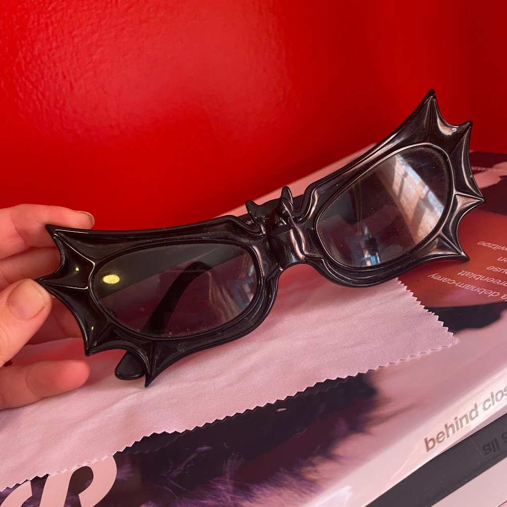 Vampira Bat Sunglasses by La Femme En Noir